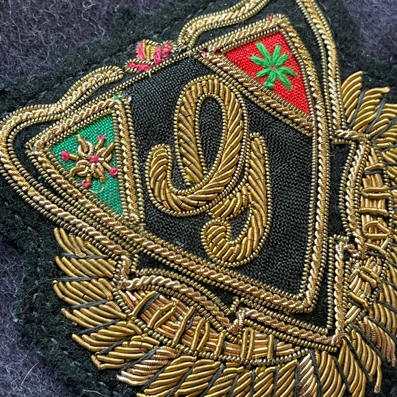 NWT Authentic Vintage Gucci wool scarf with embroidered crest - Picture 3 of 6